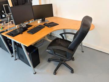 Bureau met bureaustoel - Ideaal voor thuiskantoor