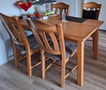 Gratis eethoek met 4 stoelen - lichte brandplekjes