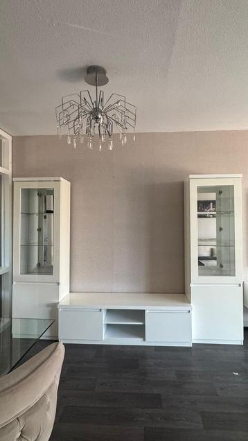 Gratis ophalen. TV meubel en vitrinekasten