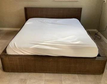 2 persoonsbed rotan.