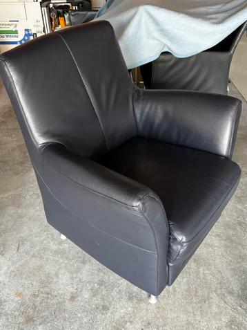 Donkerblauw lederen fauteuil in goede staat