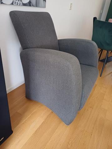 Grijze fauteuil