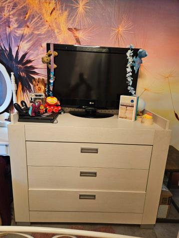 Degelijke commode met lades - prima staat