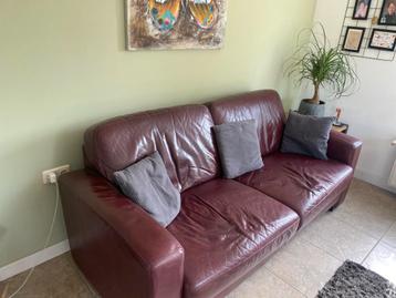 Leder bank2.5 zits en twee stoelen