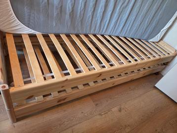 twee stapelbare ikea bedden gratis