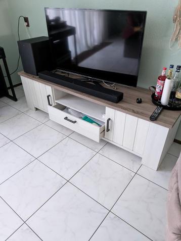 Gratis tv meubel lees advertentie goed
