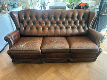 Gratis Chesterfield bank - 3 zits met gebruikssporen