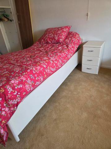 Bed met elektrische lattenbodem