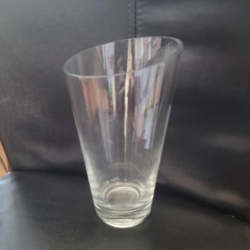 Glazen vaas met kleine chip