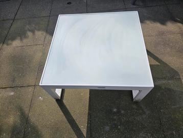 Tafel 31 H x 70 B X 70 L