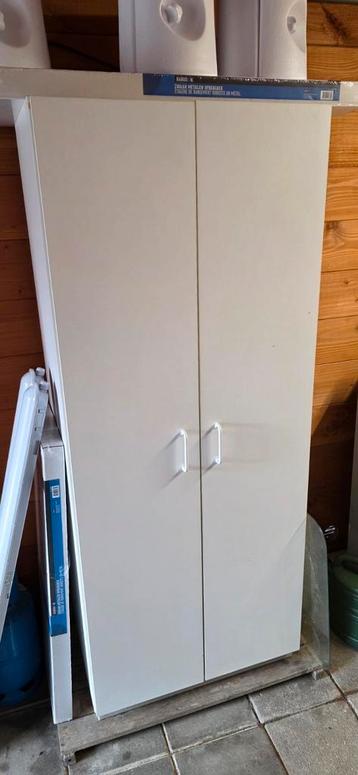 GRATIS Kast met legplanken