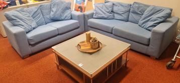 GRATIS lichtblauw 3-2 bankstel met tafel