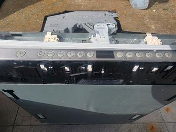 Inbouwvaatwasser XL -  Gratis .Storing (code bij spoelen)