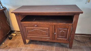 GRATIS wandkastje hout.  Commode/houten kast. Moet gauw weg.