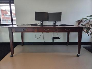 Tafel/Bureau bruin op wielen