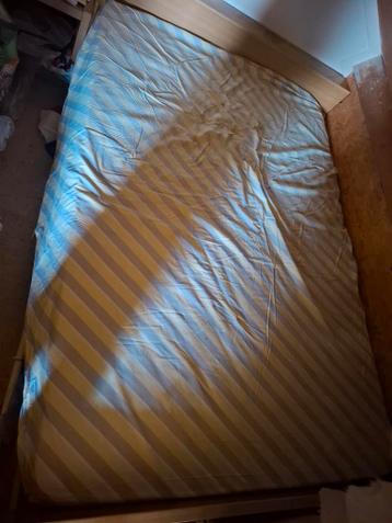 Tweepersoonsbed / twijfelaar met lattenbodem