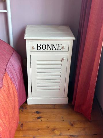 Nachtkastje 'BONNE' met lade en deurtje