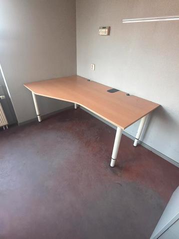Instelbaar bureau