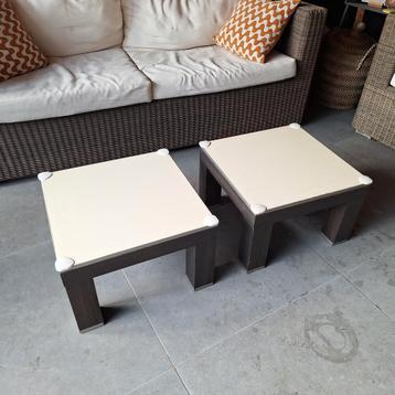 Set van 2 salontafeltjes - GRATIS