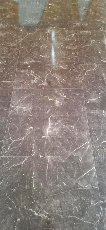 Donkergrijze Vloertegels met Marmerlook