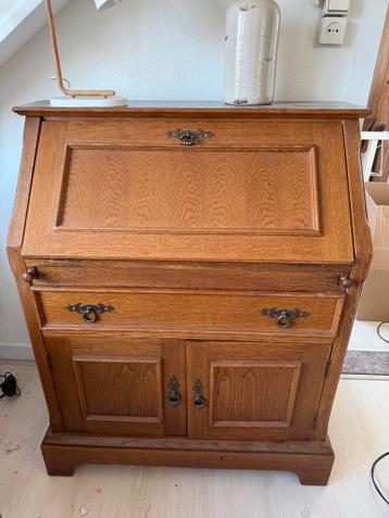 Antieke secretaire met opbergruimte GRATIS