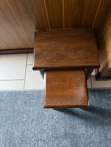 Twee eiken bijzettafeltjes - gratis ophalen