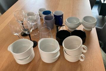 Mokken, soepkommen en glazen GRATIIS