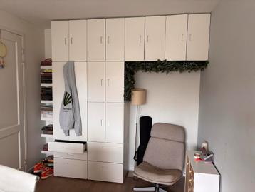 Gratis IKEA kast met lades, hangruimte en planken