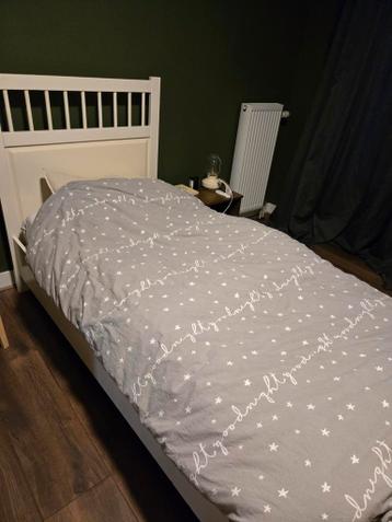 Gratis IKEA eenpersoonsbed (matras + bedframe) 90x200