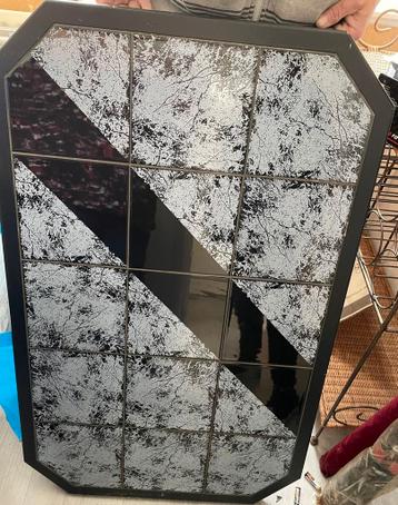 Unieke salontafel met zwart-wit tegelblad