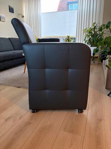 Gratis Hoekbank L-vormig 275x220 cm en 4 eettafelstoelen