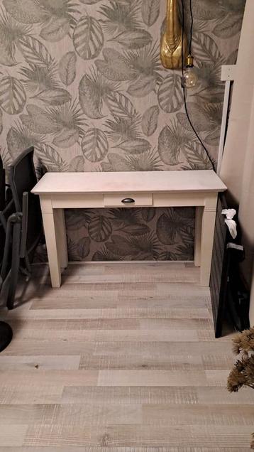 Witte opknapper sidetable met lade