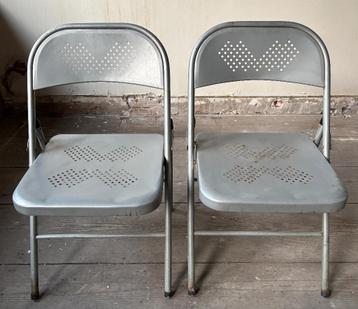 2 folding chairs