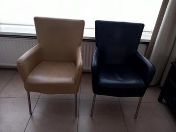 2 leren stoeltjes
