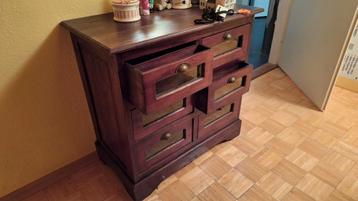 Ladekast met glazen fronten