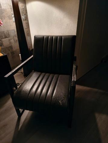 Fauteuil met kunstleren bekleding en metalen frame