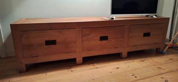 Gratis massief houten kast,  zeer goed. Breedte 212, die 50,