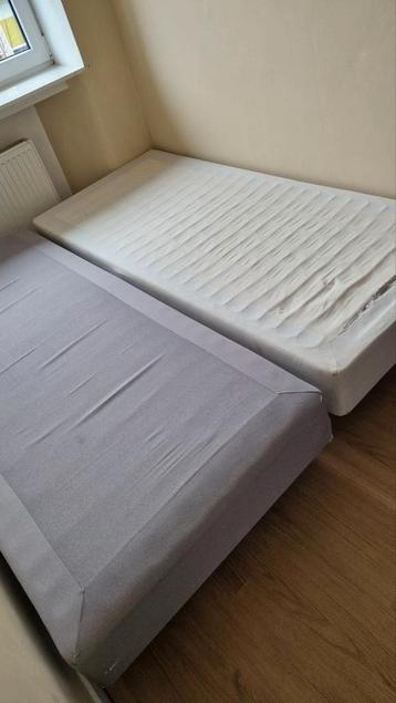 Twee IKEA boxsprings 90x200 cm met metalen poten