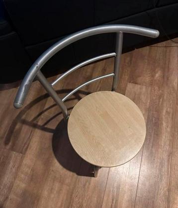 Deze  Stoel is gratis op te halen