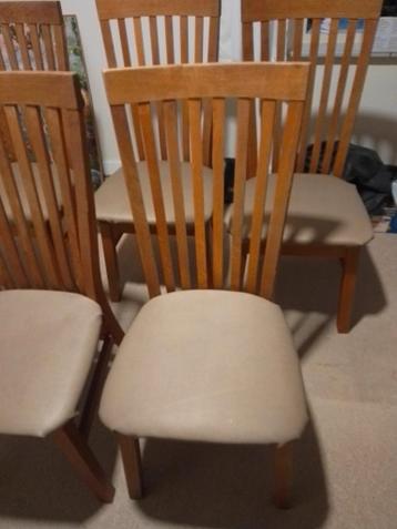 Set van 5 houten eetkamerstoelen