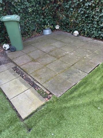 Gebruikte betontegels voor terras of pad