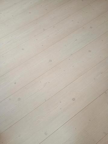 Gratis laminaat vloer - ca. 60m² - zelf eruit halen !