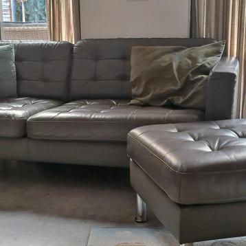 Gratis leren bank met hocker afhalen zaterdag 14/3.