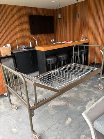 Eenpersoons Bed - Verstelbaar & Verrijdbaar