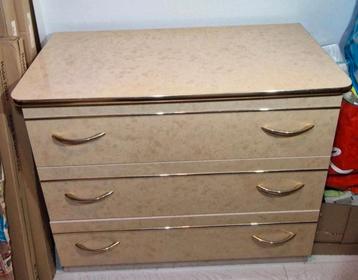 Stevige ladenkast gratis af te halen tot 15 maart