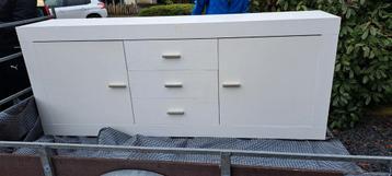 Dressoir Gratis
210x42x84
De conditie is gebruikt. Maar kan