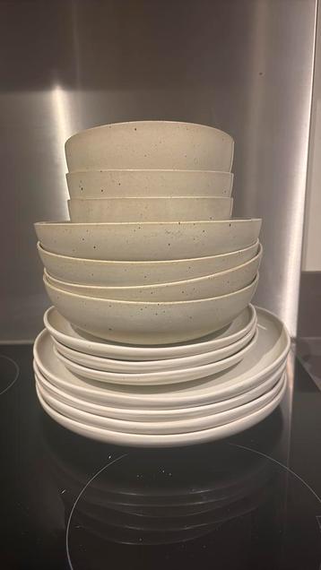 Beige Kwantum servies - zo goed als nieuw