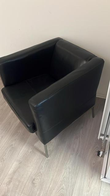 Nette zwarte leren stoel