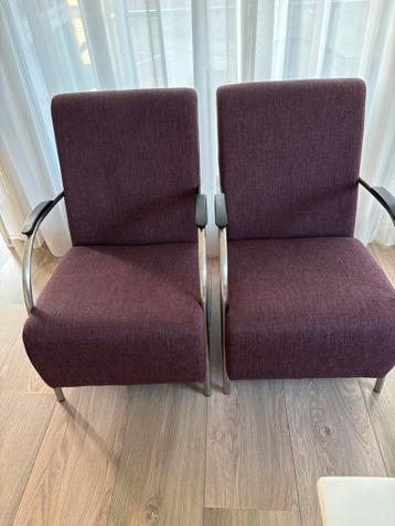 2 aubergine stoelen in goede staat