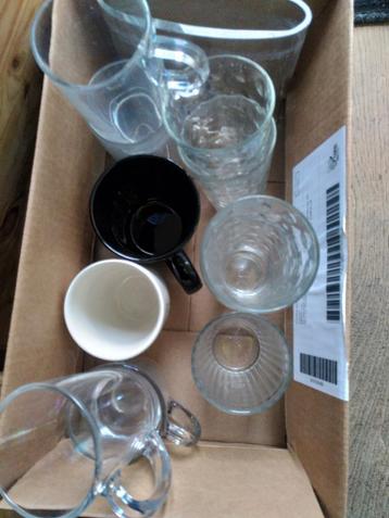 Gratis mokken en glazen bekers